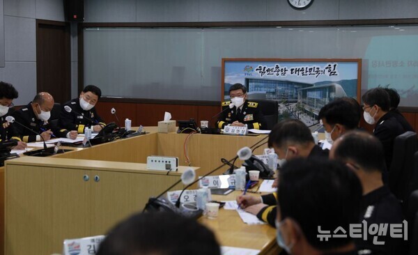 김연상 소방본부장이 15일 도청에서 2022년 제5차 소방관서장 회의를 주재하고 있다. (사진=충남소방본부 제공)