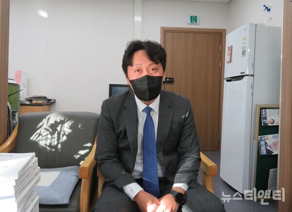 더불어민주당 대전시당이 정례회 기간 월드컵 관람을 위해 카타르에 다녀와 논란을 일으킨 최규 대전 서구의원을 제명하기로 했다. (사진=최규 대전 서구의원) / 뉴스티앤티