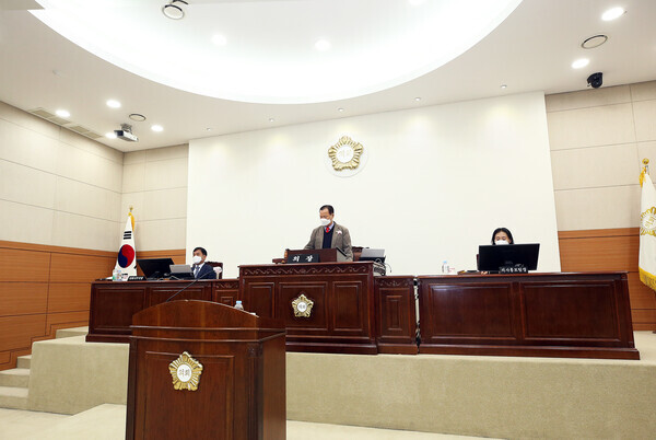 유성구의회는 22일 제260회 정례회 제4차 본회의를 개최하여 내년도 본예산안을 비롯한 상정된 안건을 처리하고 올해 마지막 회기 일정을 마무리했다. / 유성구의회 제공