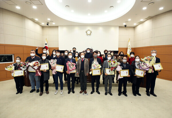 유성구의회는 22일 의회 본회의장에서 '2022년 의정발전 유공구민 표창 수여식'을 개최했다. / 유성구의회 제공