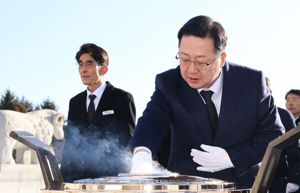 이장우 대전시장은 2일 새해를 맞아 대전보훈공원과 대전국립현충원을 참배했다. / 대전시 제공