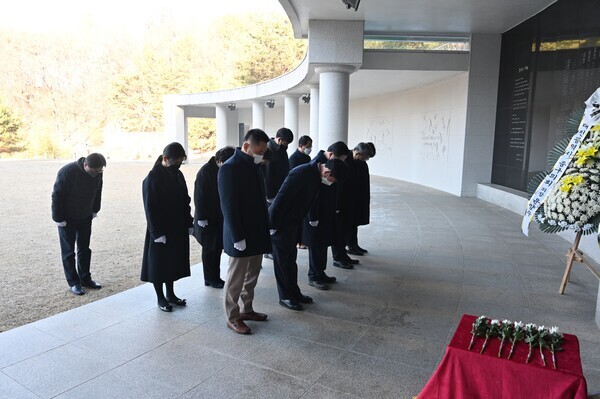 대전 중구의회는 3일 대전보훈공원을 찾아 순국선열과 호국영령에 대한 참배로 계묘년 새해 일정을 시작했다고 밝혔다. / 대전 중구의회 제공