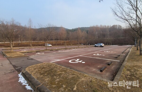 지난 5일 오후 찾은 대전 대덕구 대청공원. 내부 주차장이 한산하다. (사진=뉴스티앤티)