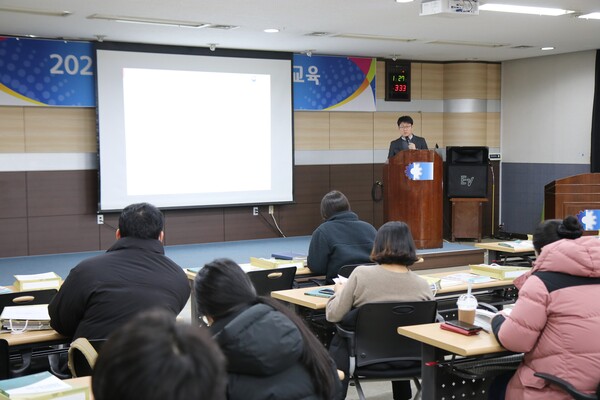 대전상공회의소는 27일 상의회관에서 회원사 임직원 150여 명이 참석한 가운데 ‘2022년 귀속 연말정산 실무교육’을 개최했다./ 대전상공회의소 제공
