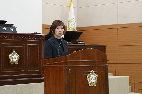 유성구의회는 지난 2일 더불어민주당 김미희(초선) 의원이 제261회 임시회 제2차 본회의에서 지역 인프라를 활용한 지자체 차원의 아이들 진로교육 활성화 방안마련을 촉구하는 5분 발언을 진행했다고 밝혔다. / 유성구의회 제공