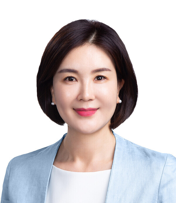 유성구의회는 지난 4일 세동마을 정월대보름 행사에서 인미동 부의장이 세동 지역의 발전과 주민편익 증진을 위해 헌신한 공로를 인정받아 세동마을 주민들로부터 감사패를 수상했다고 밝혔다. / 유성구의회 제공