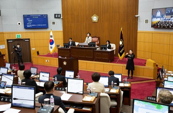 대전 서구청장의 서구체육회장 선거 개입 의혹을 규명하기 위한 서구의회 조사특위 구성이 무산됐다. (사진=8일 제274회 임시회 1차 본회의 모습 / 대전 서구의회 제공)