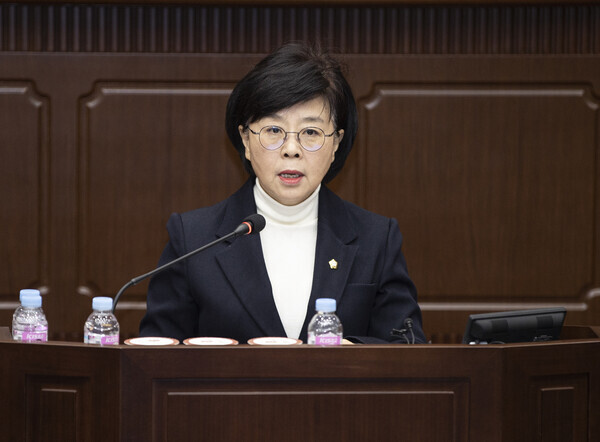 대전 서구의회는 8일 더불어민주당 손도선 의원이 제274회 임시회 제1차 본회의에서 5분 자유발언을 통해 월평로 일대 회화나무 가로수 수종 교체를 촉구했다고 밝혔다. / 대전 서구의회 제공