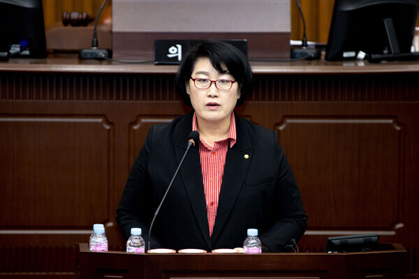 대전 서구의회는 8일 국민의힘 정인화 의원이 제274회 임시회 제1차 본회의에서 월평동 215번지 일원 회전교차로 설치 및 시내버스 노선 신설을 건의했다고 밝혔다. / 대전 서구의회 제공