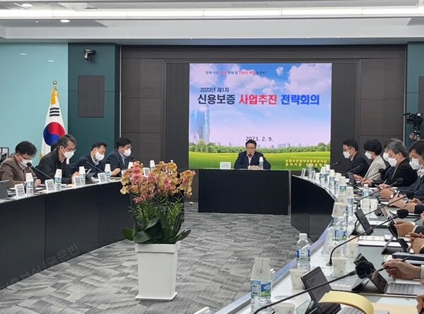농림수산업자신용보증기금은 9일 서울 중구 농협중앙회 본관에서 ‘2023년 신용보증 사업추진 전략회의’를 열고 9조1000억 규모의 신규보증을 추진하겠다고 밝혔다.