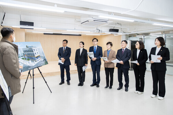 대전 서구의회 행정자치위원회는 13일 제274회 임시회 회기 중 청년 활동 공간인 '청춘포털(도마동 105-10)'을 방문하여 시설 현황을 점검했다. / 대전 서구의회 제공