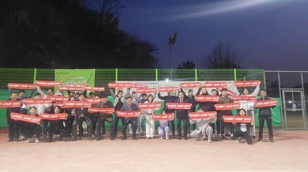 국민의힘 대전시당 생활체육특별위원회는 지난 10일 동구 세천체육공원 테니스장에서 테니스를 배우며 테니스 동호인들의 애로사항을 청취하는 WINIS(We Tennis) 행사를 개최했다고 밝혔다. / 국민의힘 대전시당 제공