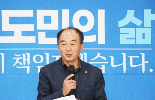 더불어민주당 충남도당은 20일 오후 2시 도당 회의실에서 '농어민에게 희망을, 이기는 민주당' 농어민위원회 발대식을 개최한 가운데, 이명구 농어민위원장이 인사말을 하고 있다. / 더불어민주당 충남도당 제공