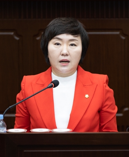 대전 서구의회는 23일 국민의힘 서지원 의원이 제275회 임시회 제1차 본회의에서 301번 버스 둔원고등학교 정류장 정차를 건의했다고 밝혔다. / 대전 서구의회 제공