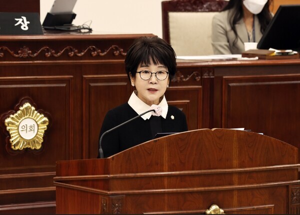 유성구의회는 14일 국민의힘 이희래 의원이 제262회 임시회에서 발달장애인에 대한 지원 대책 마련을 촉구하는 구정질문에 나섰다고 밝혔다. / 유성구의회 제공