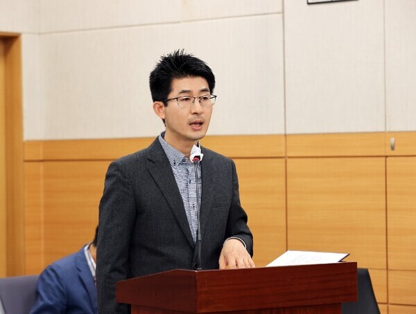 유성구의회는 20일 국민의힘 양명환 의원이 대표 발의한 '대전광역시 유성구 산업재해 예방 및 노동안전보건 지원에 관한 조례안'이 제262회 임시회 제1차 사회도시위원회 심사를 통과했다고 밝혔다. / 유성구의회 제공