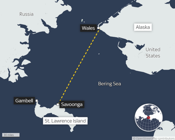 세인트로렌스섬은 베링해에 위치한 알래스카주 서쪽의 섬으로 베링 해협의 남쪽에 위치해 있다. 알래스카 웨일즈와는 240km 떨어져 있다.