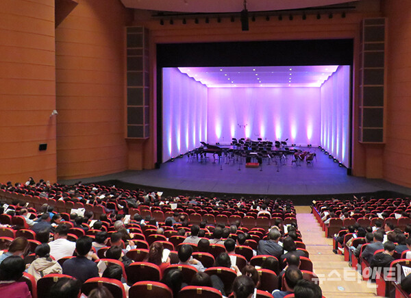 4일 오후 7시 30분 대전예술의전당 아트홀에서 개최된 2023 가족사랑음악회 공연장 모습 / 뉴스티앤티