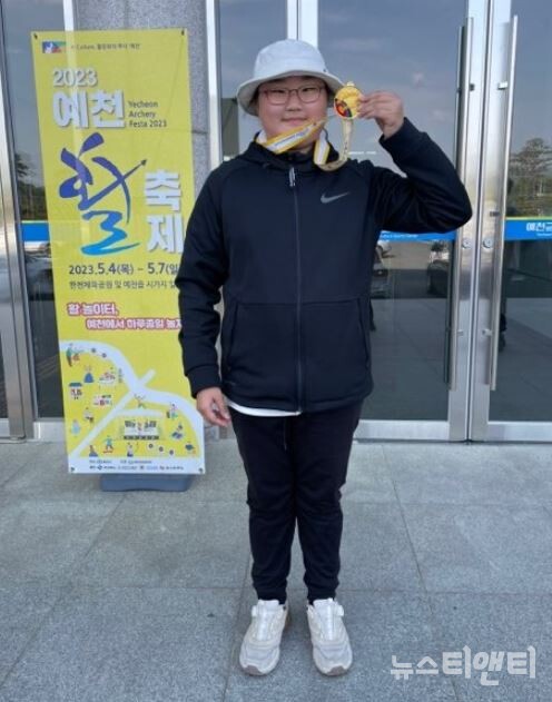 대전 새일초등학교 6학년 윤노을 선수가 '제57회 전국남여양궁종별선수권대회‘에서 한국신기록을 수립했다.