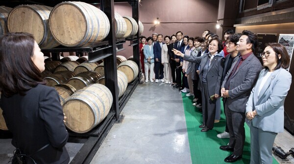 대전 서구의회는 11일 서구 향토기업 ㈜맥키스컴퍼니를 방문했다. / 대전 서구의회 제공