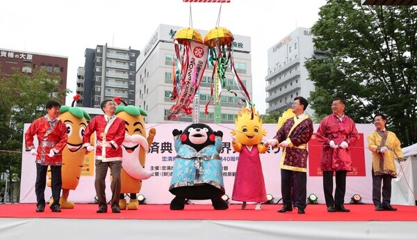 김태흠 충남지사는 27일 6박 7일 동안 구마모토현·오사카·나라현·시즈오카현·도교 등을 차례로 방문하는 일본 출장 일정을 마무리하고 귀국한 가운데, 대백제전 홍보를 하고 있다. / 충남도청 제공