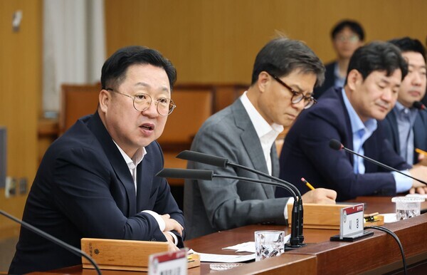 이장우 대전시장은 12일 지역 경제 활성화에 이바지할 수 있는 연계 상품을 개발할 것을 주문했다. / 대전시 제공
