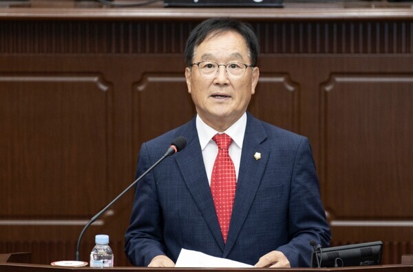 대전 서구의회는 21일 제276회 제1차 정례회 제2차 본회의에서 국민의힘 오세길 의원은 5분 자유발언을 통해 여름철 집중호우 대비 빈집과 붕괴위험이 있는 소규모주택의 안전관리에 대한 대책 마련을 촉구했다고 밝혔다. / 대전 서구의회 제공