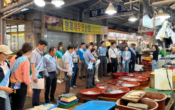 충남도가 오는 25일까지 홍성 광천전통시장과 당진전통시장에서 ‘2023 대한민국 수산대전 전통시장 온누리 상품권 환급 행사’를 개최한다.