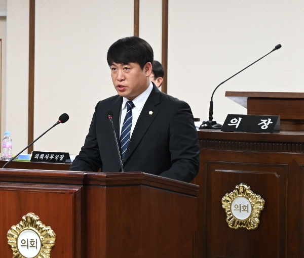 대전 중구의회는 23일 제250회 제1차 정례회 제3차 본회의를 끝으로 총 23일간 진행된 의사일정을 모두 마무리한 가운데, 더불어민주당 오은규 의원이 이번 제250회 제1차 정례회에서 느낀 소회를 밝히는 5분 자유발언을 진행하고 있다. / 대전 중구의회 제공