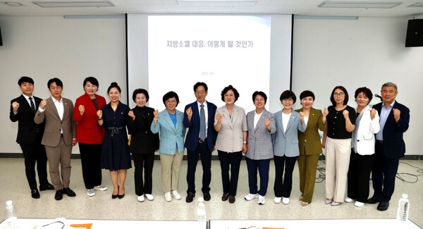 대전 서구의회는 7일 대전컨벤션센터 제2전시장에서 열리는 '2023 대한민국 지방의회·지방행정 박람회'에 참석하여 의정활동에 필요한 다양한 정보를 교류하고 소통하는 시간을 가졌다고 밝혔다. / 대전 서구의회 제공