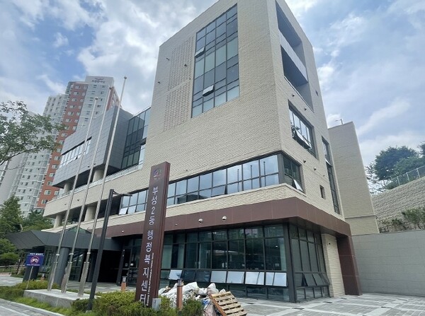 무소속 박완주 의원은 지난 11일 천안시 부성2동 행정복지센터 이전 신축사업이 건물 사용 승인을 마무리하고 준공됐다고 밝혔다. / 박완주 의원 제공