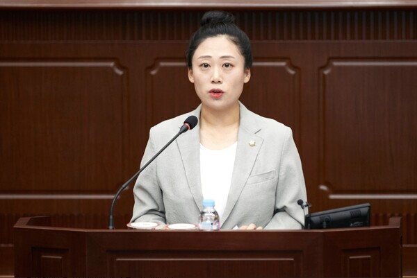 대전 서구의회는 지난 18일 더불어민주당 서다운 의원이 제277회 임시회 제1차 본회의에서 지역경제 활성화와 예술진흥을 위한 탄방동 문화의 거리 조성을 제안하는 5분 자유발언을 진행했다고 밝혔다. / 대전 서구의회 제공