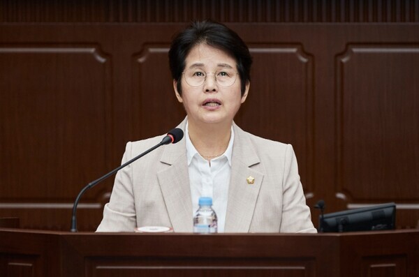 대전 서구의회는 25일 국민의힘 정현서 의원이 제277회 임시회 제2차 본회의에서 농어촌 지역경제와 관광 활성화를 위해 '농어촌정비법 시행규칙'을 개정할 것을 촉구했다고 밝혔다. / 대전 서구의회 제공
