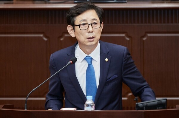 대전 서구의회는 25일 제277회 임시회 제2차 본회의에서 더불어민주당 박용준 의원이 발의한 '정전체제 70년, 한반도 평화구축 노력 촉구 결의안'을 채택했다고 밝혔다. / 대전 서구의회 제공