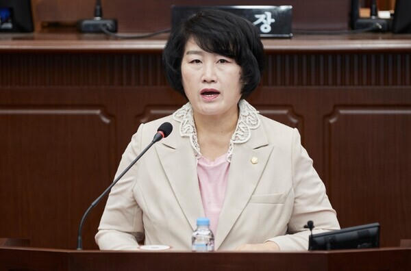 대전 서구의회는 25일 국민의힘 정인화 의원이 제277회 임시회 제2차 본회의에서 임산부 산후조리원 비용 지원을 촉구했다고 밝혔다. / 대전 서구의회 제공