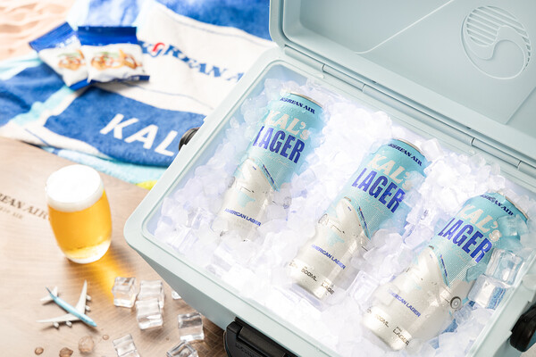 무더운 여름 휴가철을 맞아 대한항공이 수제 맥주 ‘칼스라거(KAL’s Lager)’를 선보인다.(제공=대한항공)