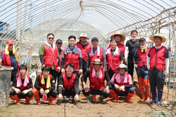 국민의힘 이명수 의원은 26일 국민의힘 아산갑·을 당원협의회와 지난 충북 청주시 수해복구 봉사에 이어 충남 청양군을 찾아 또 한 번 수해복구에 힘을 보탰다고 밝혔다. / 이명수 의원 제공