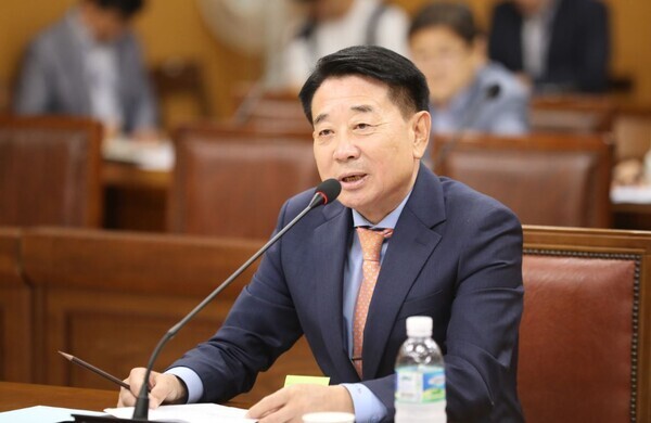 대전시의회 인사청문간담특별위원회가 31일 이상태 시설관리공단 이사장 임용 후보자에 대해 '적격' 의견을 담은 인사청문간담회 경과 보고서를 채택·의결했다.(사진=이상태 대전시설관리공단 이사장 임용 후보자 / 대전시의회 제공)