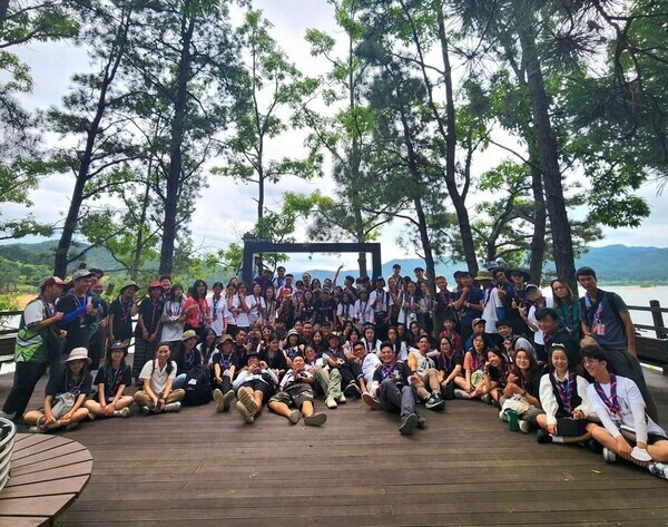 새만금 세계 스카우트 잼버리에서 조기 퇴영한 브라질과 베트남 스카우트 대원들이 대전을 방문해 주요 관광지를 둘러보고 있다. / 대전시 제공