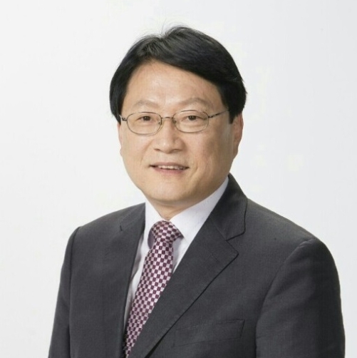 남대전농협은 10일 농협 창립 62주년을 기념하여 실시한 정기표창에서 농협 최고영예인 총화상을 수상하게 됐다고 밝혔다. 사진은 강병석 남대전농협 조합장 / 농협대전지역본부 제공