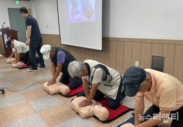 대전 중구 부사동은 지난 11일 노인일자리사업 참여자 65명을 대상으로 건강한 여름나기와 안전사고 예방을 위한 안전보건교육을 실시했다고 밝혔다. (사진=교육 현장 / 중구 제공)