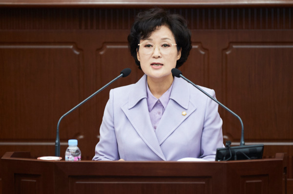 대전 서구의회는 7일 제278회 임시회 제1차 본회의에서 더불어민주당 전명자 의원이 대전광역시 관리도로 청소업무 개선을 건의했다고 밝혔다. / 대전 서구의회 제공