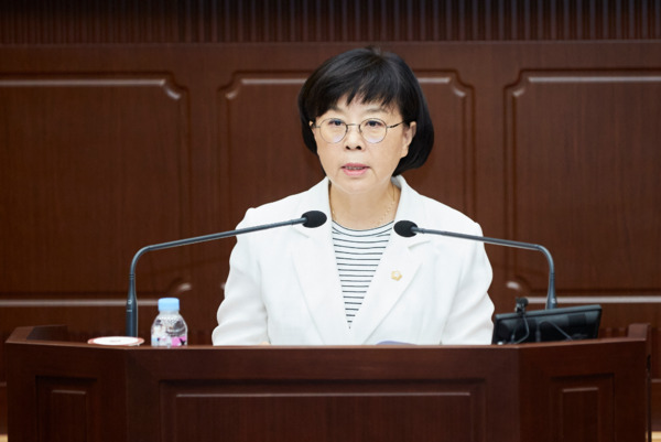 대전 서구의회는 7일 더불어민주당 손도선 의원이 제278회 임시회 제1차 본회의에서 무더위쉼터 확대를 위한 스마트퍼걸러 설치를 건의했다고 밝혔다. / 대전 서구의회 제공