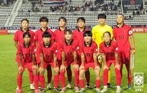 태국과의 경기에 선발 출전한 여자 U-16 대표팀 11명의 모습.