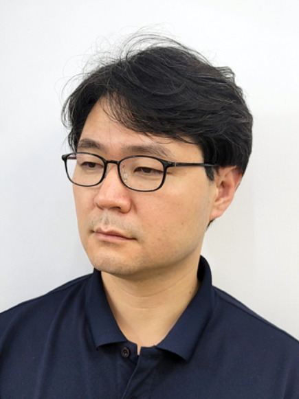 서산시가 주최하고, 서산문화재단과 안견기념사업회가 공동 주관한 '2023년 안견문화제, 제23회 대한민국 안견미술대전 시상식'이 28일 서산시문화회관 대공연장에서 개최됐다고 밝혔다. 사진은 전체대상인 안견대상을 수상한 김형욱 작가 / 서산문화재단 제공