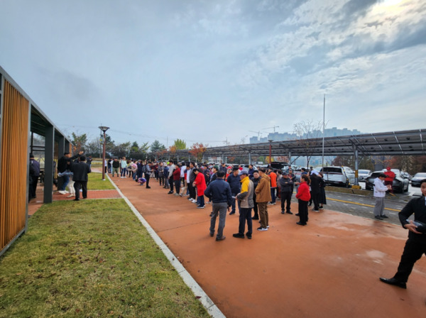 국민의힘 천안을 당원협의회는 지난 5일 오전 11시부터 소속 당원 200여 명이 힐링로드 성성호수공원 둘레길 걷기대회를 진행했다고 밝혔다. / 국민의힘 천안을 당원협의회 제공