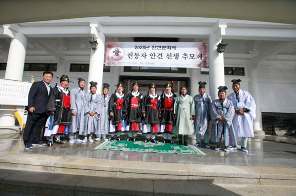 서산문화재단은 지난 9일 오전 11시부터 서산시 지곡면 안견기념관에서 현동자 안견 선생의 예술혼을 기리고 추모하기 위한 '2023년 현동자 안견 선생 추모제'를 개최했다고 밝혔다. / 서산문화재단 제공