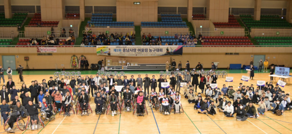 공주시는 지난 17일~18일 이틀간 백제체육관에서 열린 제1회 충남사랑 어울림 농구대회가 성황리에 마무리됐다고 밝혔다. / 공주시청 제공