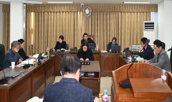 대전 중구의회는 지난 21일 의회운영위원회가 제254회 정례회 기간 중 의회사무국을 대상으로 2023년도 행정사무감사를 실시했다고 밝혔다. / 대전 중구의회 제공