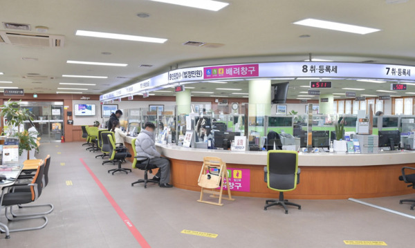 공주시는 29일 행정안전부에서 주관한 2023년 국민행복민원실 공모에서 공주시가 재인증 기관으로 선정됐다고 밝혔다. / 공주시청 제공